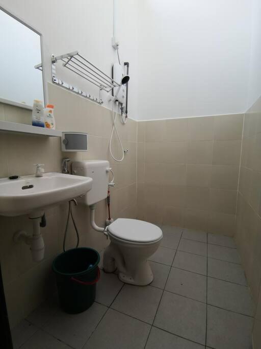Modern , Spacious Gambang Ump 18 Guest House Eksteriør bilde